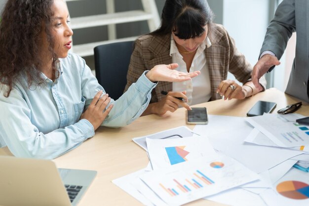 Programa de capacitação em literacia financeira e tomada de decisões